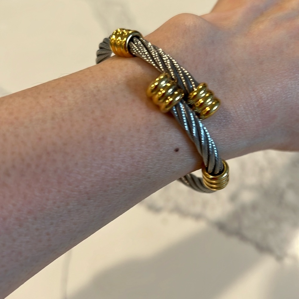 Charriol bangle, size S, Steel cable and gold. Authentic